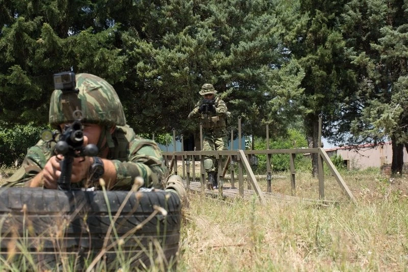 Φωτιά και ατσάλι: Η άσκηση «Μέγας Αλέξανδρος» του Στρατού – Εντυπωσιακές εικόνες